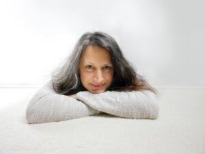 Porträt von Kerstin Löffler – HEAL IN YOU Energiearbeit in Rastatt – Yoga, Entspannung & Reiki